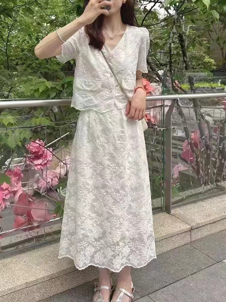 夏季短裤套装小香风休闲洋气减龄显瘦绣花蕾丝两件套