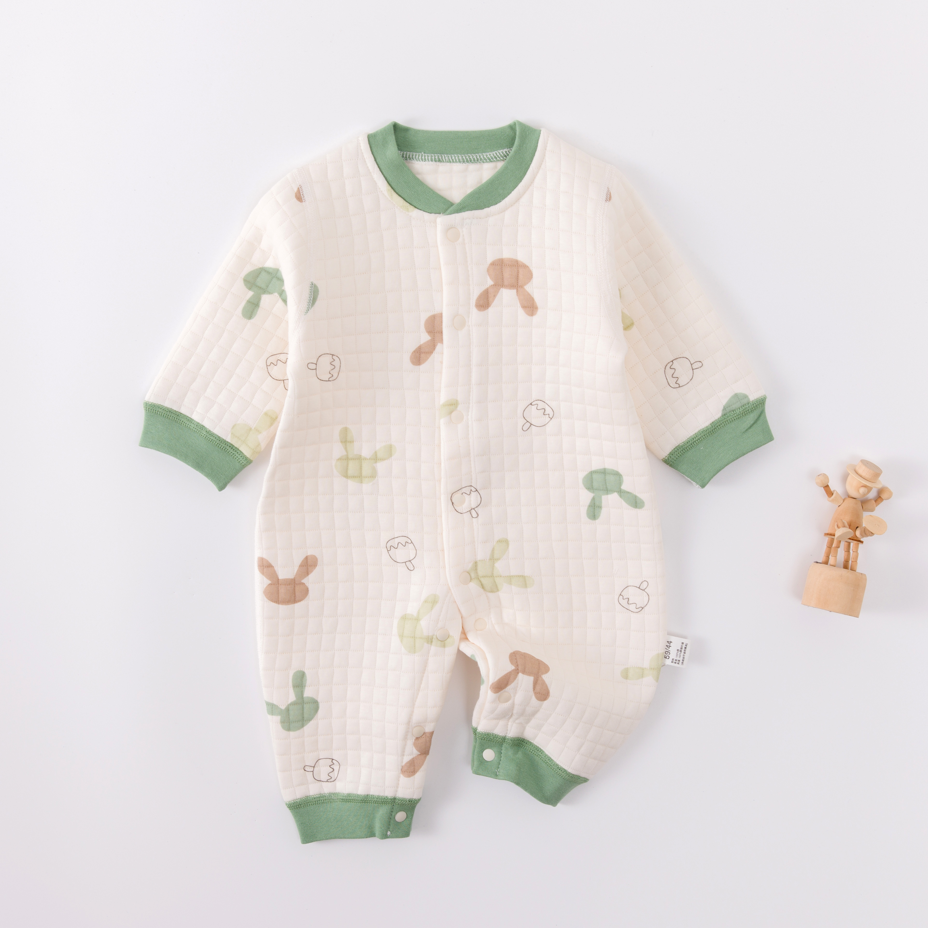 40克三层夹棉连体衣婴儿三层保暖连体衣春秋款哈衣新生儿无骨爬服