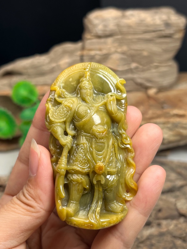 缅甸天然A货翡翠大马坎老料关公吊坠