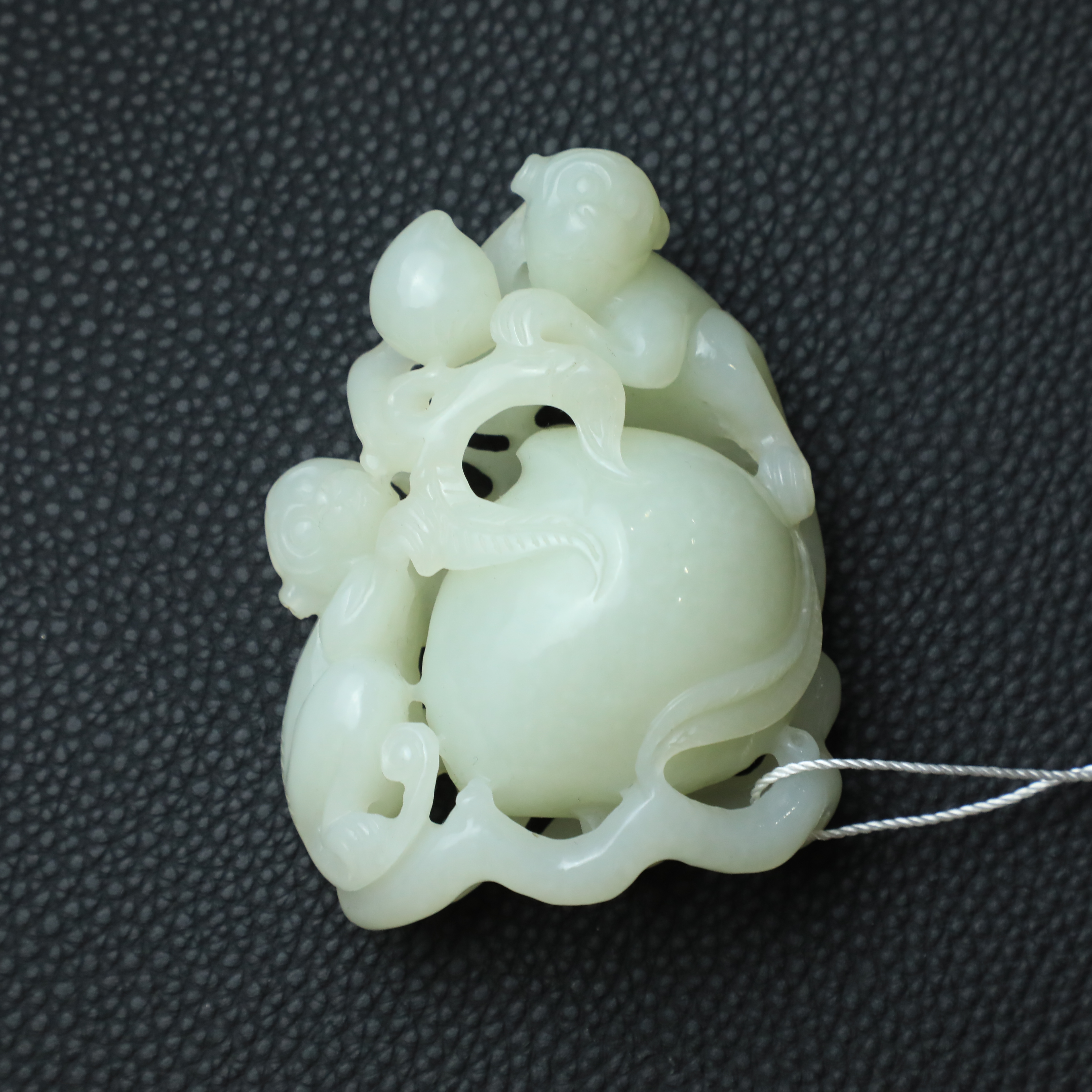 TCWWA06553清晚和田白玉灵猴献寿把件