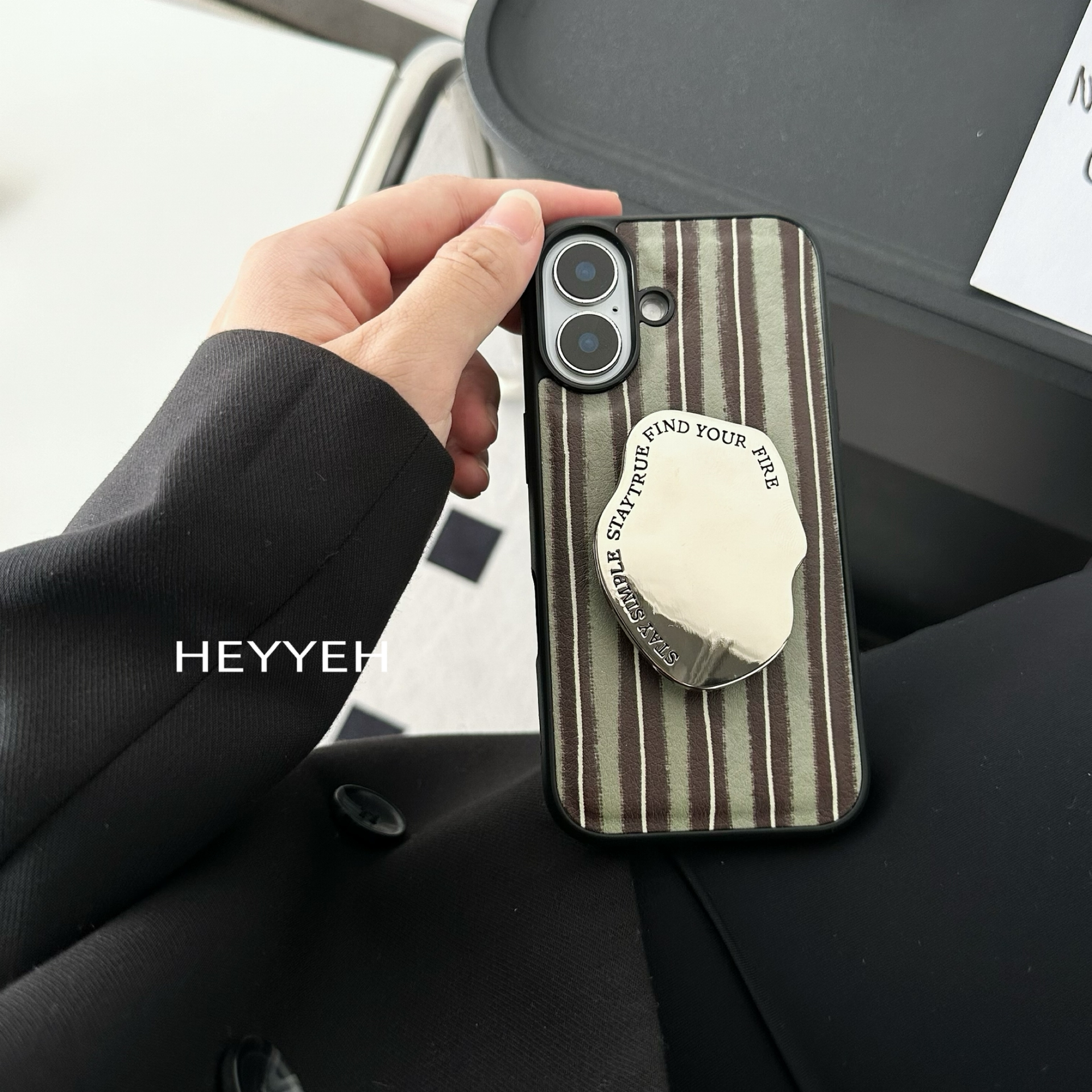 小众冷淡撞色条纹适用iPhone16pro max手机壳苹果15秋冬14带支架