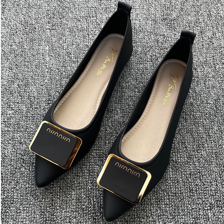 尖头时尚单鞋女2025春季新款平底黑色工作鞋软皮软底浅口四季鞋