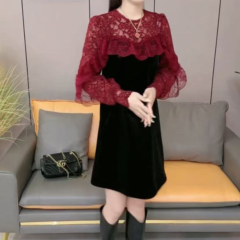 蕾丝拼接2024连衣裙新款高密丝绒高级q秋冬气质显瘦时尚洋气裙子