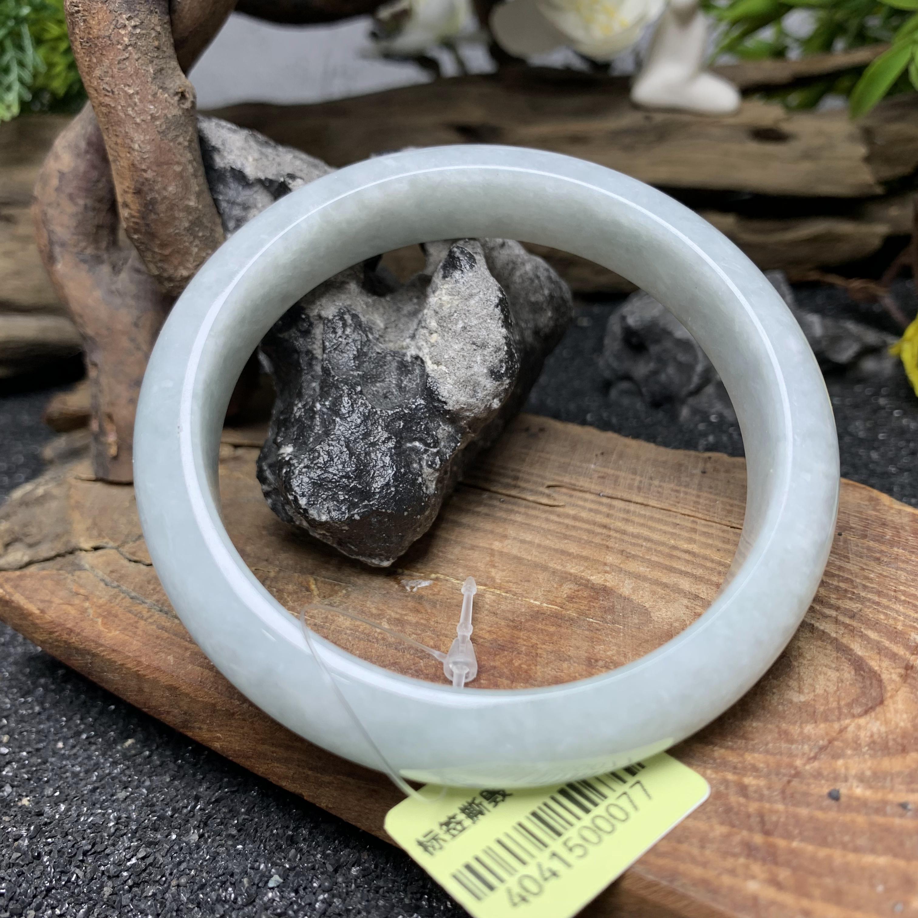 天然A货缅甸翡翠  58正圈 肉细有种水 带色0077 时尚白色女款