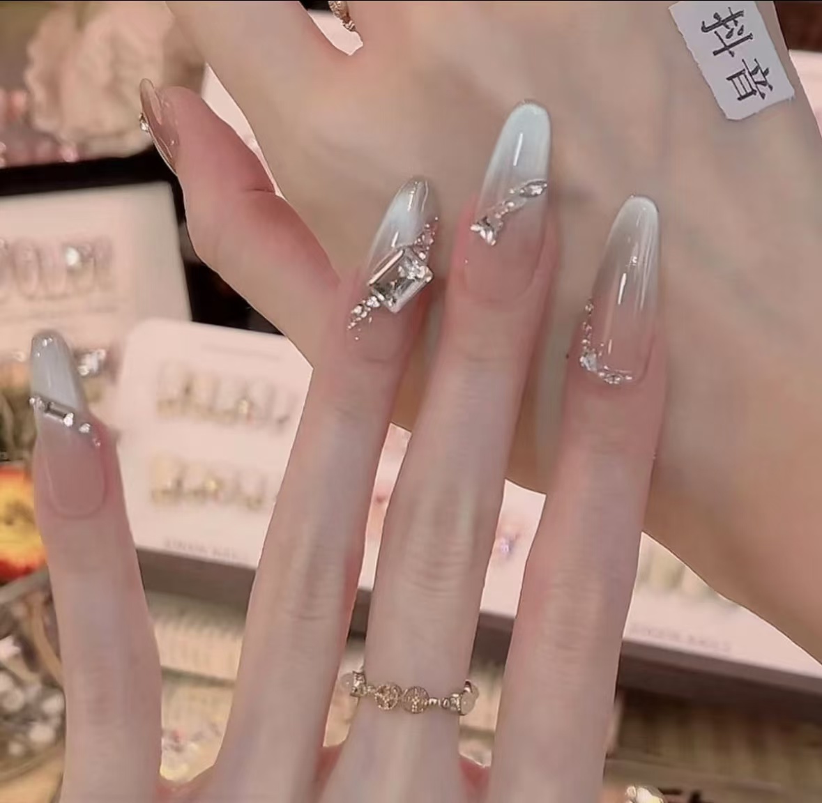 鎏光闪烁手工穿戴2025新款高级秋冬款式推荐美甲穿戴甲片短款甲片