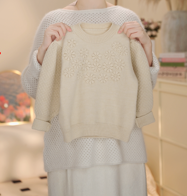 【现货】2025冬季韩版女童米色刺绣小花朵毛衣241024H