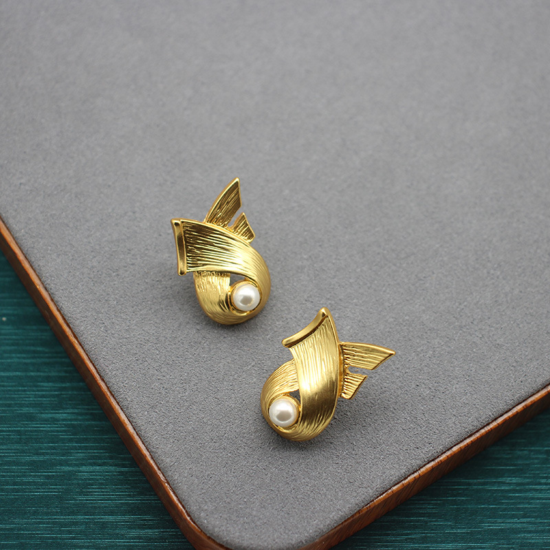 铜合金琉璃耳饰 拉丝哑光金珠珠蝴蝶结耳钉复古法式气质金色时尚