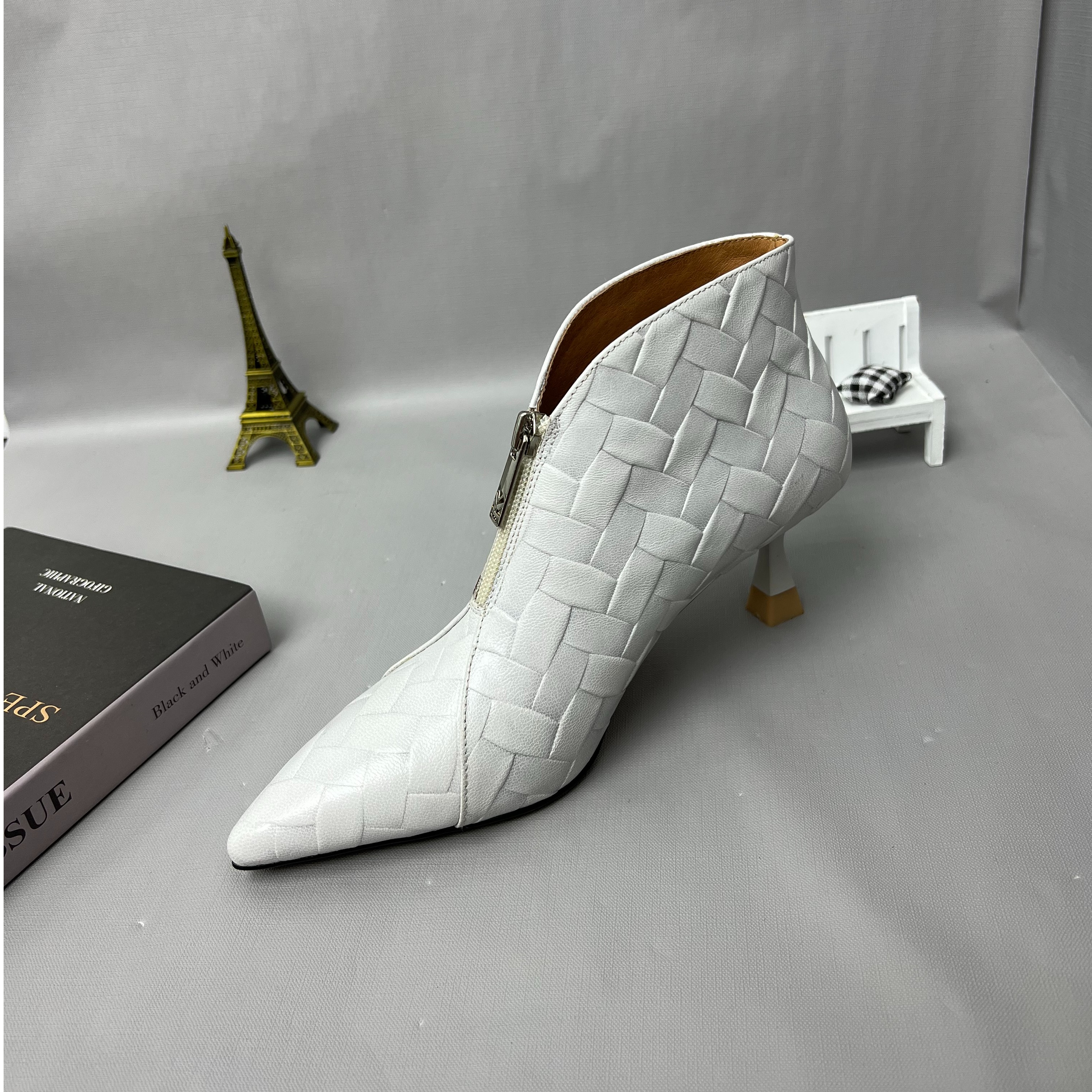 跟高5厘米A292-R768高跟尖头真皮羊皮米白色女士短靴矮靴子时尚秋