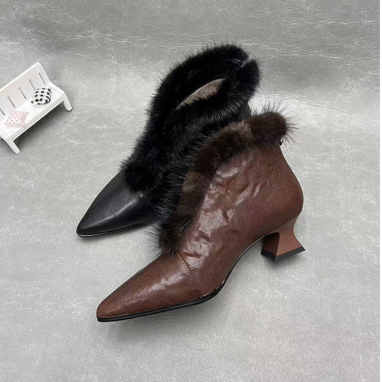 2025秋冬粗跟低跟女士真皮真毛时髦短靴棕色时尚气质加绒保暖鞋子