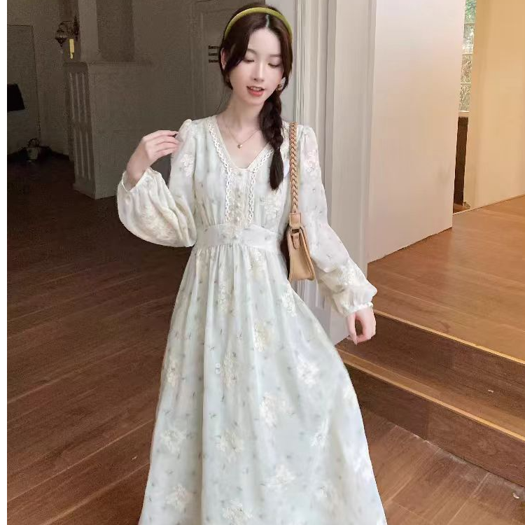 苏陌碎花长袖连衣裙女气质收腰秋季时尚中长裙法式显瘦印花裙子