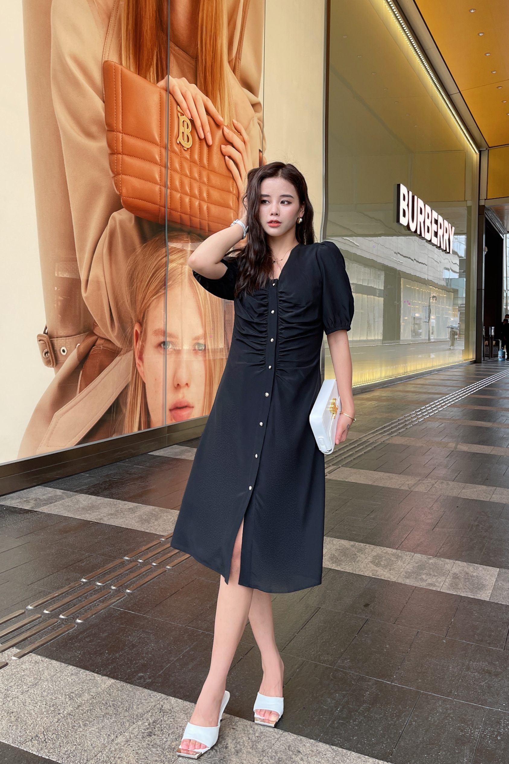 2025年夏季新款桑蚕丝真丝小黑裙一排扣连衣裙