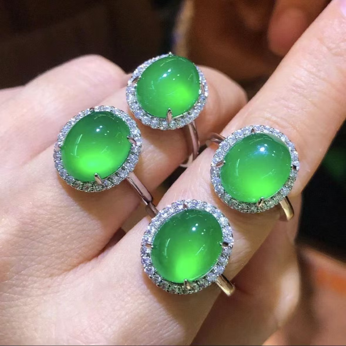 【聪聪珠宝】20597-满钻豪镶冰绿蛋面戒指-活口