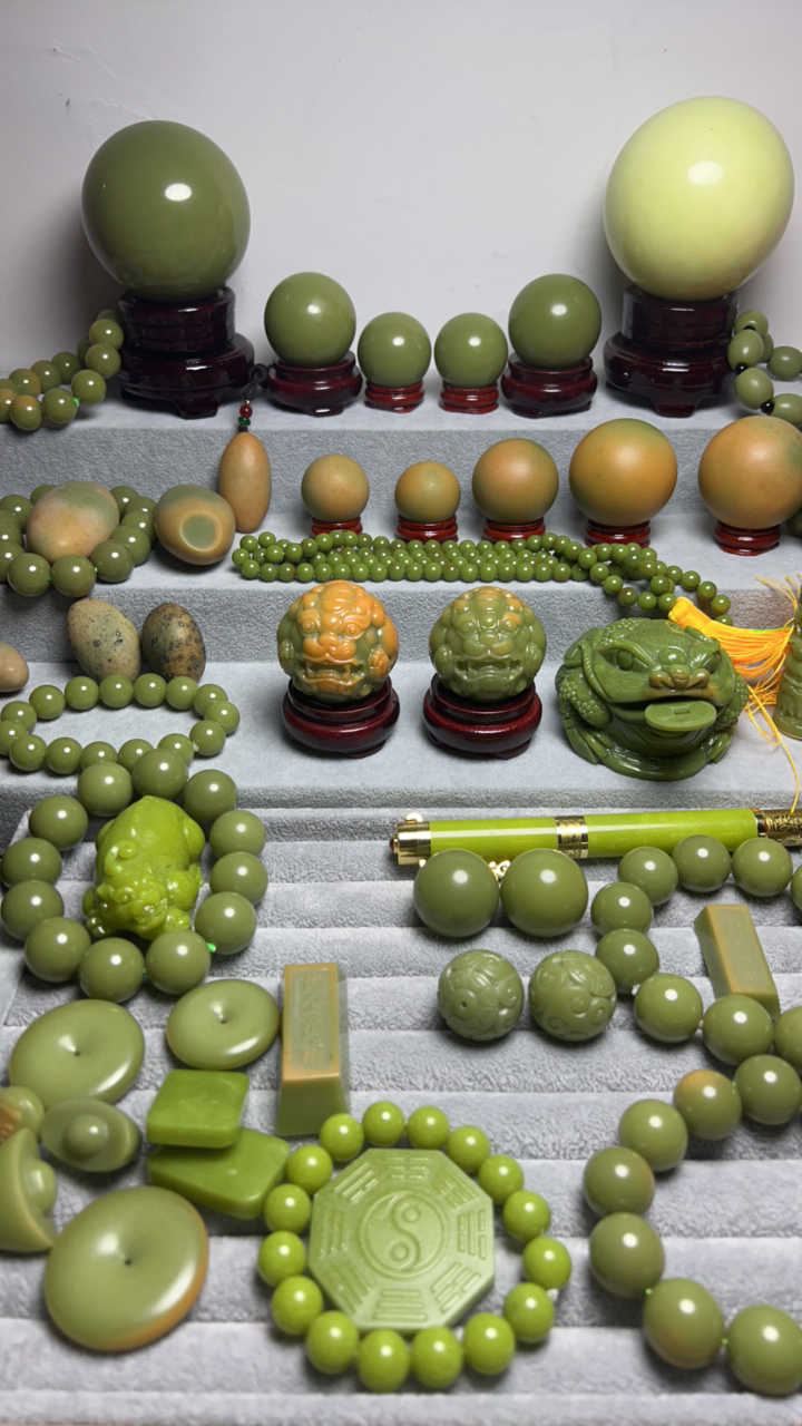 夜光手工雕刻件增添家居艺术氛围