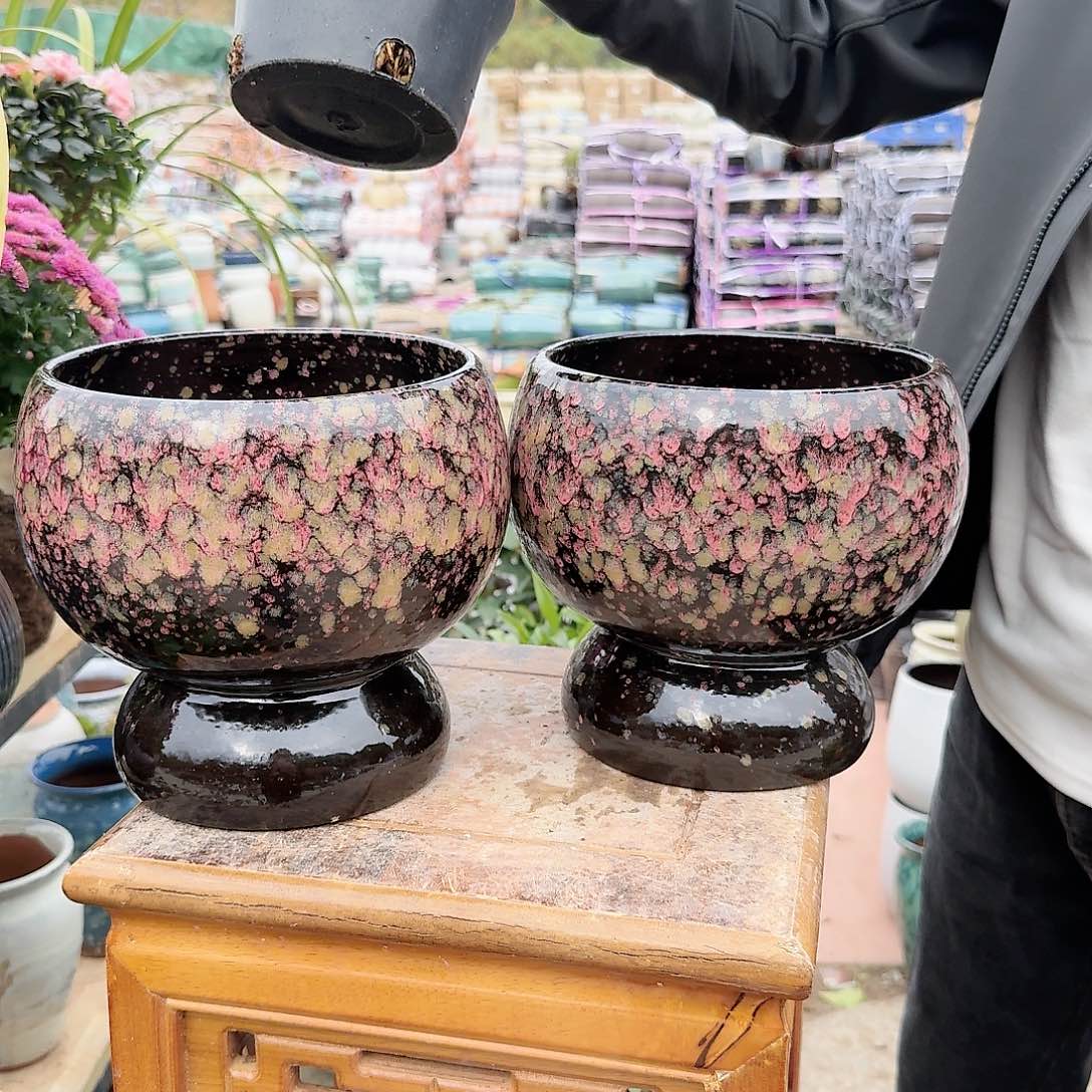 紫砂花盆口18.5高19（两个紫球