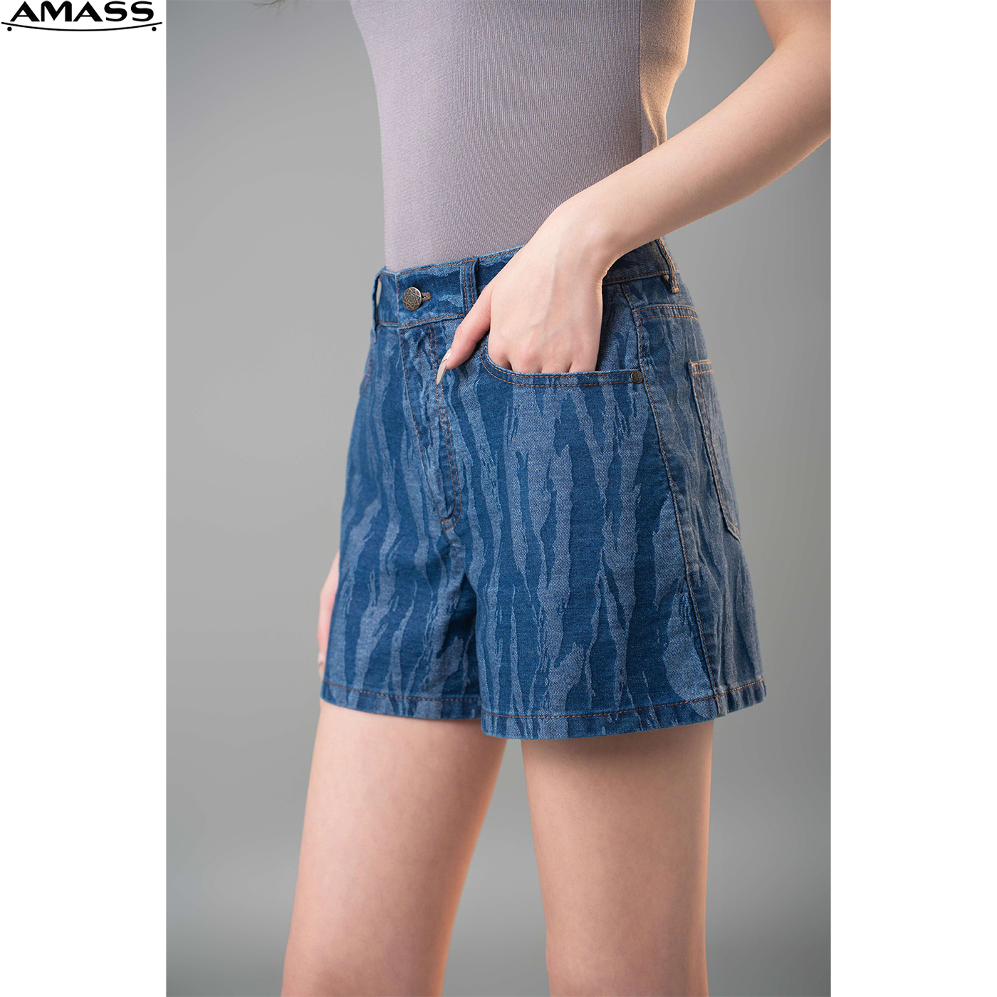 AMASS/阿玛施新款减龄百搭休闲复古设计感高腰牛仔短裤女 5100476