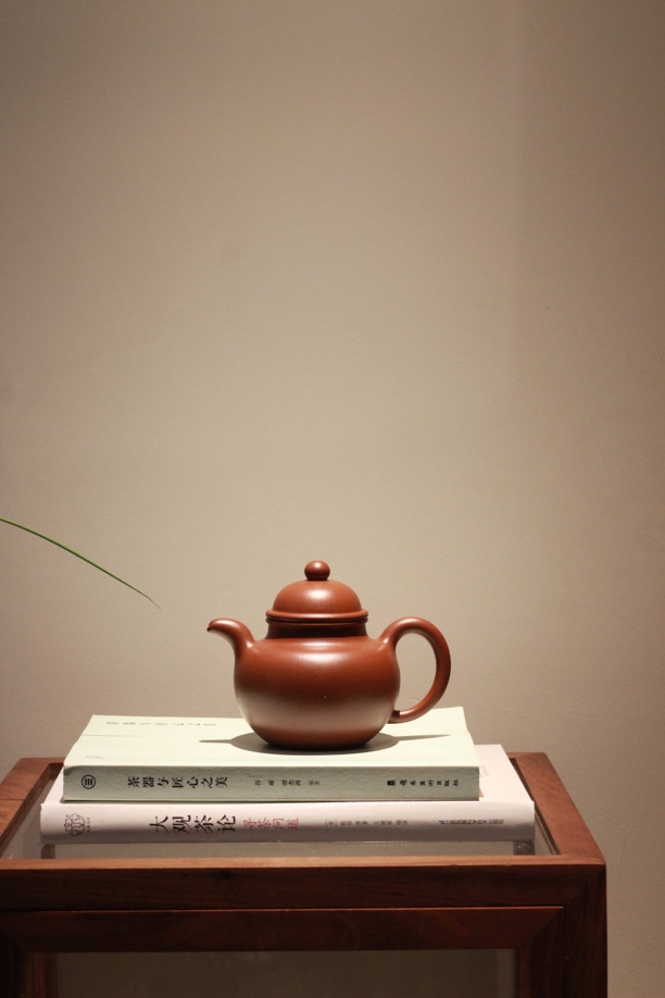 寿珍掇球壶 底槽清泥料 王卫手制 240cc