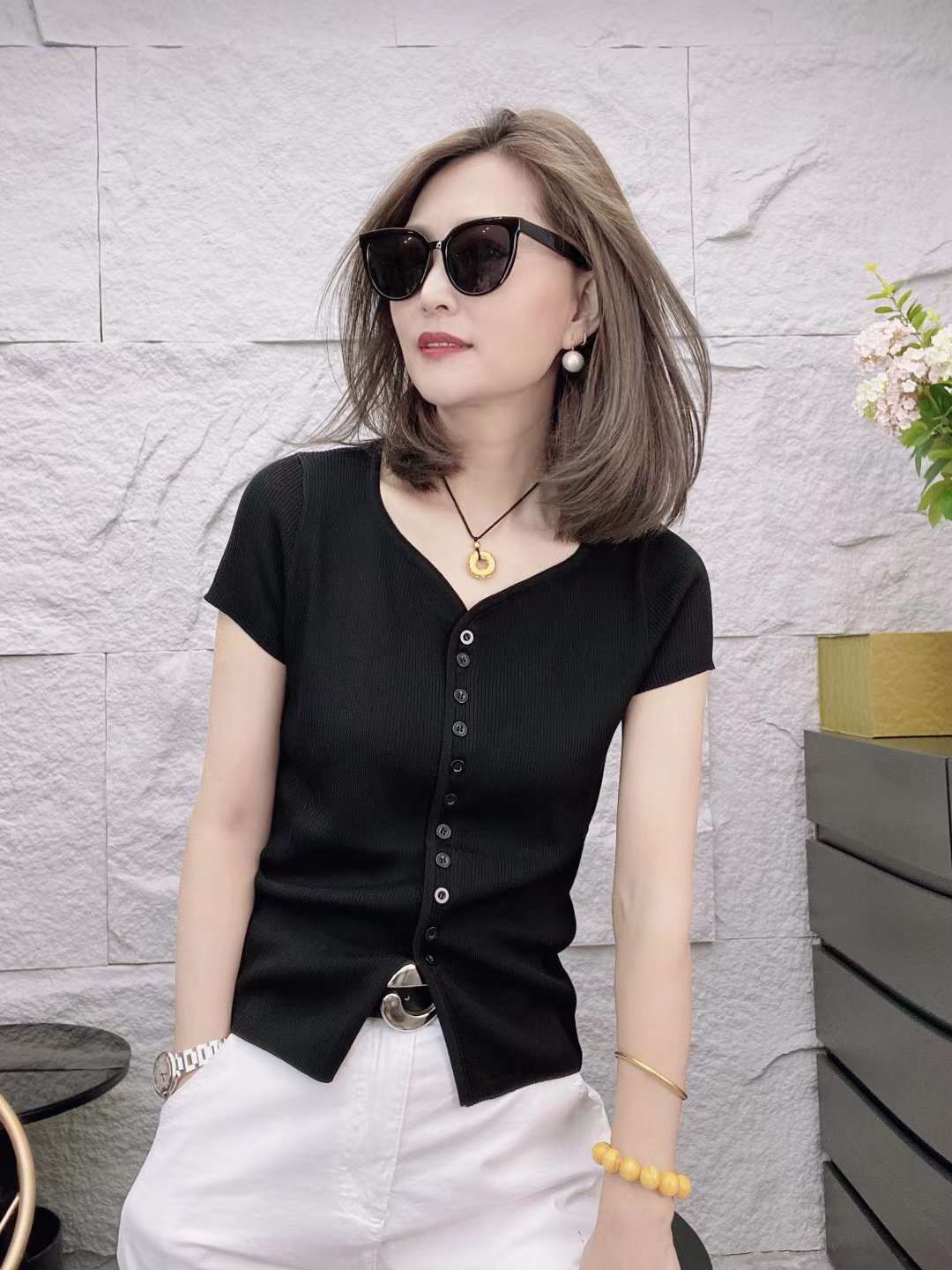 一排扣修身针织短袖  