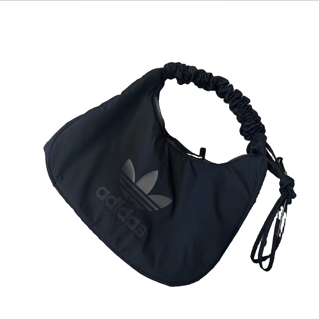 adidas/阿迪达斯黑色时尚休闲运动潮流单肩男女百搭云朵包JP0146