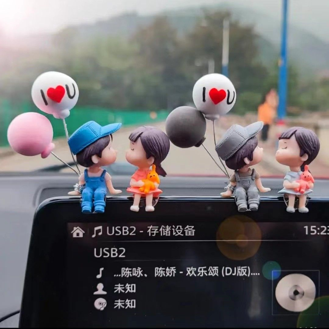 卡通情侣公仔小可爱装备车载显示屏气球装饰车内用品男女礼品