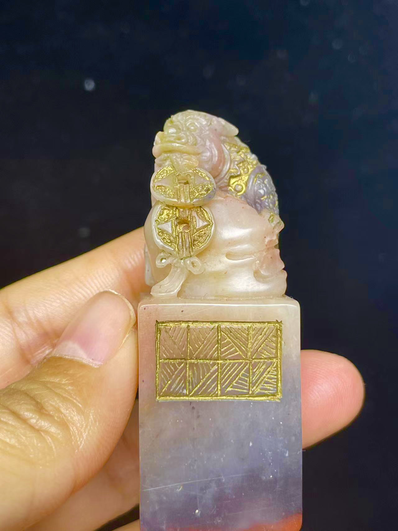 寿山石月尾石，印章，尺寸6.3+2.3+2.1