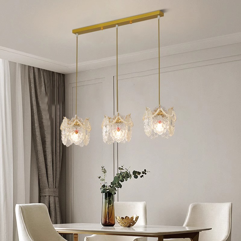 法式轻奢餐厅灯2025年新款爆款网红家用温馨三六头玻璃小户型吊灯