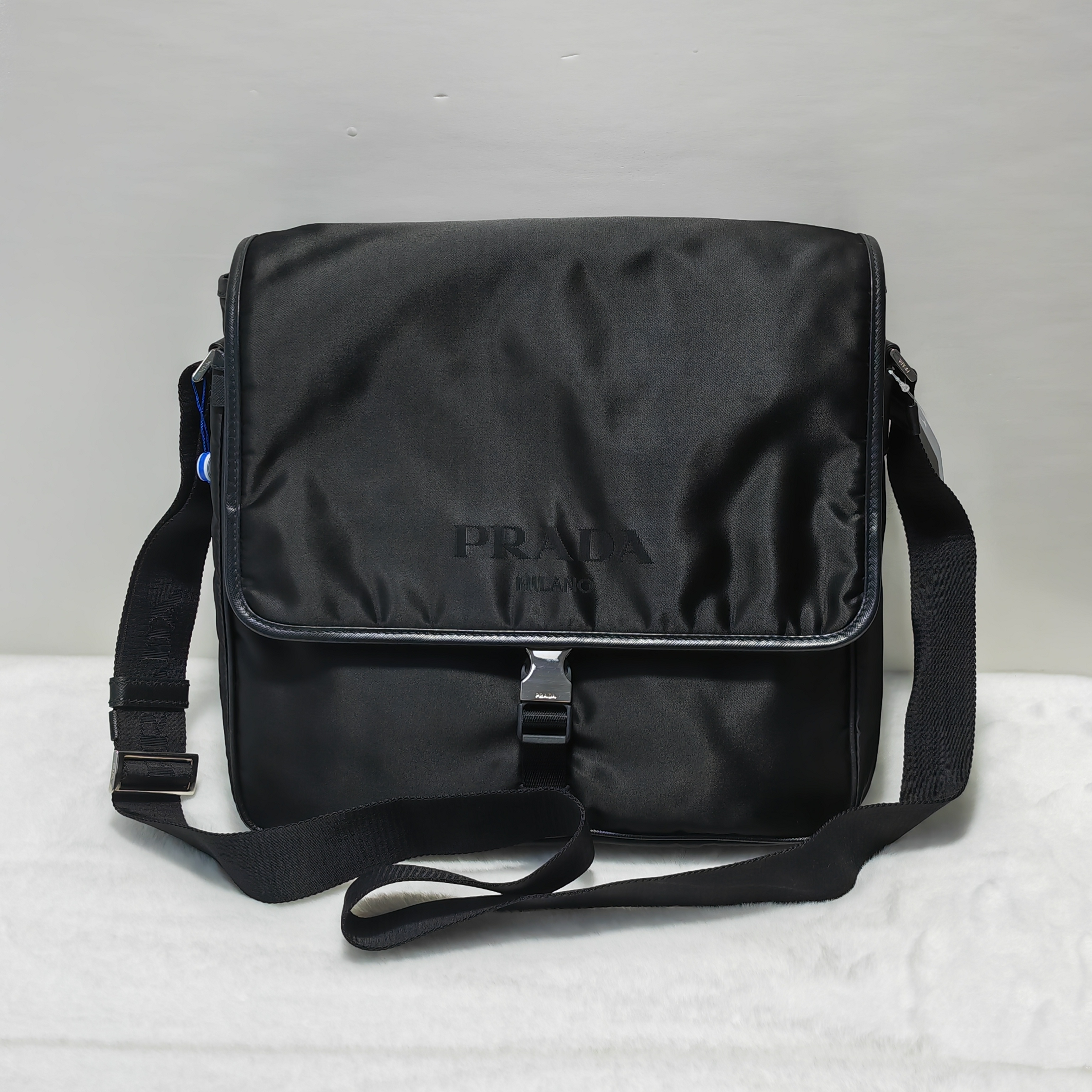 95新 Prada/普拉达 /0956/男士黑色尼龙中号邮差包/单肩斜挎包/
