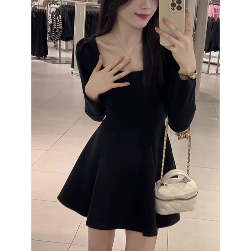 小个子收腰气质法式赫本小黑裙方领连衣裙早春季显瘦时尚a字短裙
