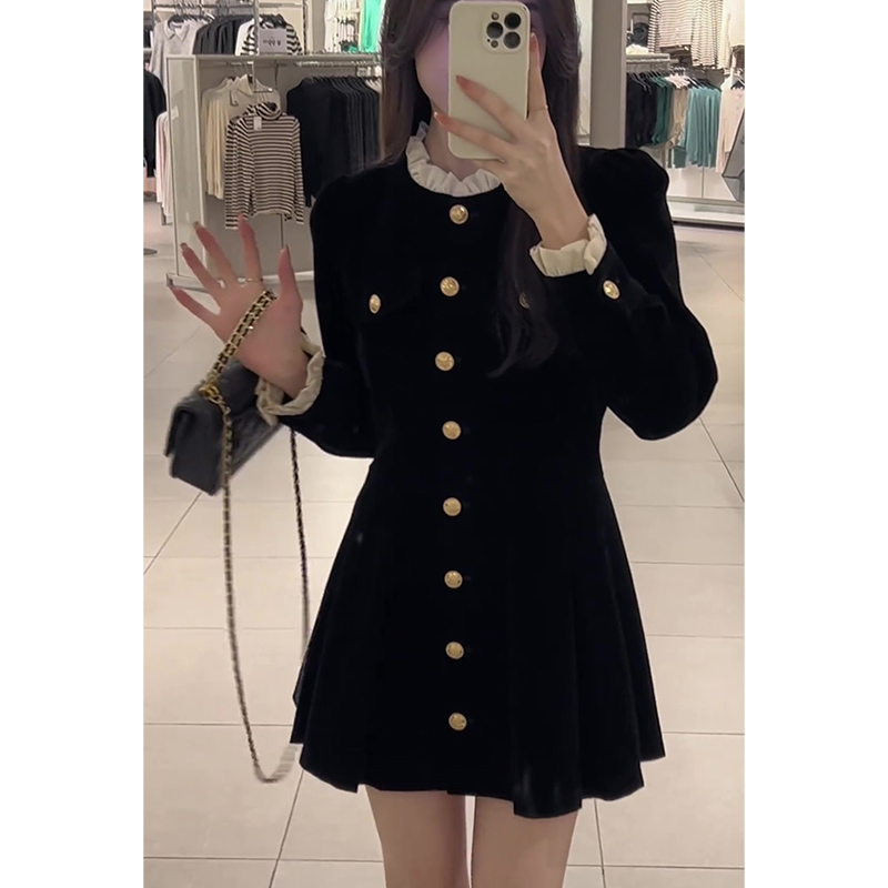 法式丝绒连衣裙女长袖小黑裙2025早秋新款单排扣设计收腰显瘦气质