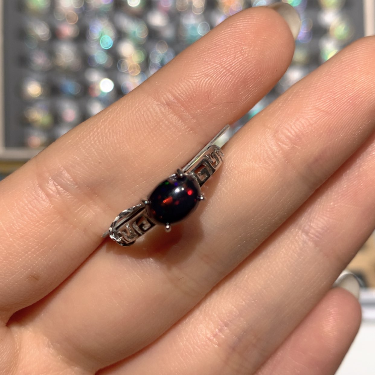 【闪购商品】欧泊Q戒指银S925镶嵌?***了