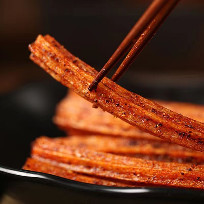 辣条麻辣零食大礼包整箱批发便宜网红零食儿时经典小时候的味道