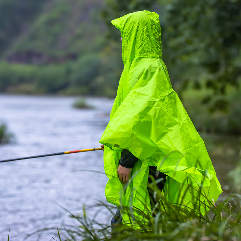 户外三合一雨衣徒步登山防风骑行防水雨衣多功能涤纶应急救雨衣