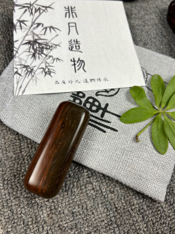 老挝大红酸枝手把件，盘玩木，随机发货，保证全品无瑕疵