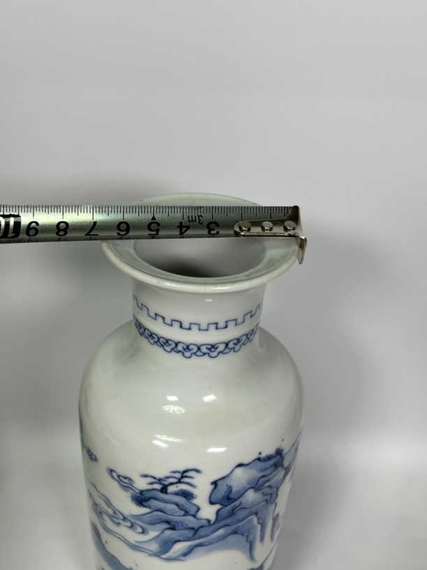 青花瓶，釉水饱满