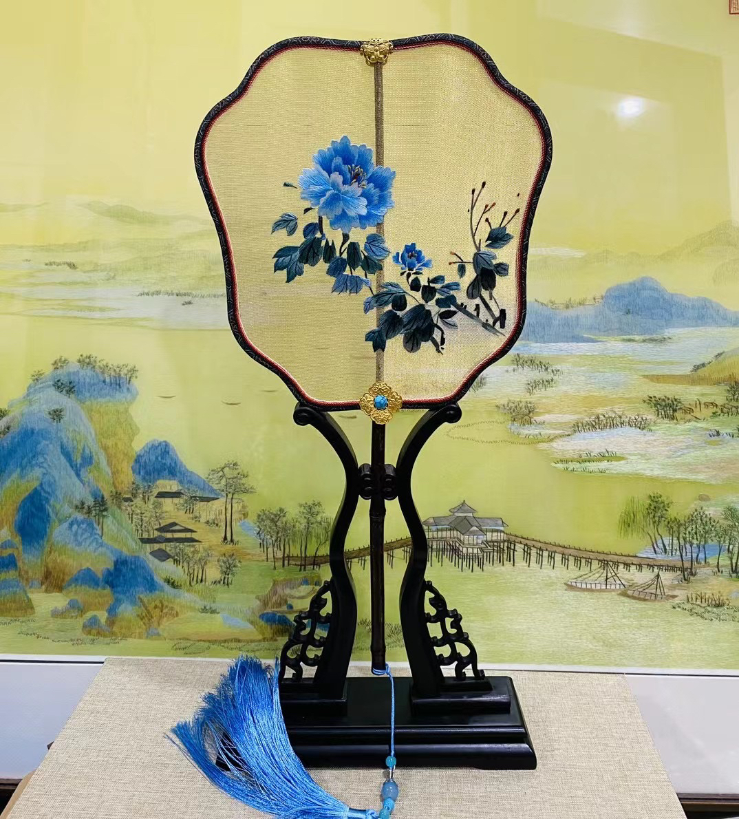 蘇州純手工雙面繡扇子，正反双卡扣.