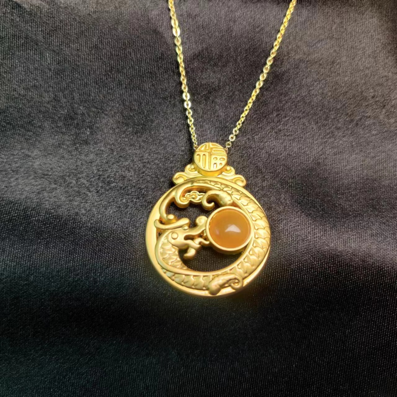 【花姐专属】俄料满蜜鸡油黄蜜蜡飞龙在天吊坠M630HJ（赠礼盒+赠链）