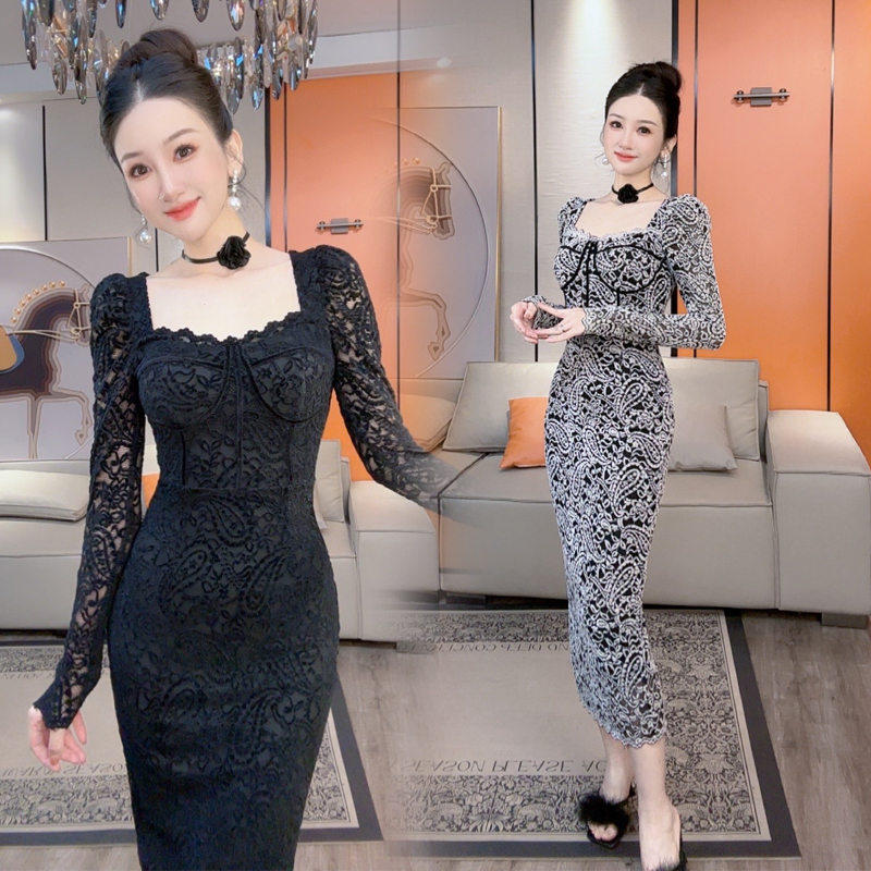 【小茵家】冬季植绒佩慈利纹方领打底收腰包臀连衣裙女人味女神款