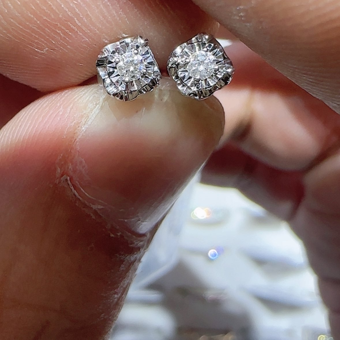 【闪购商品】钻石耳饰18K金镶嵌贤