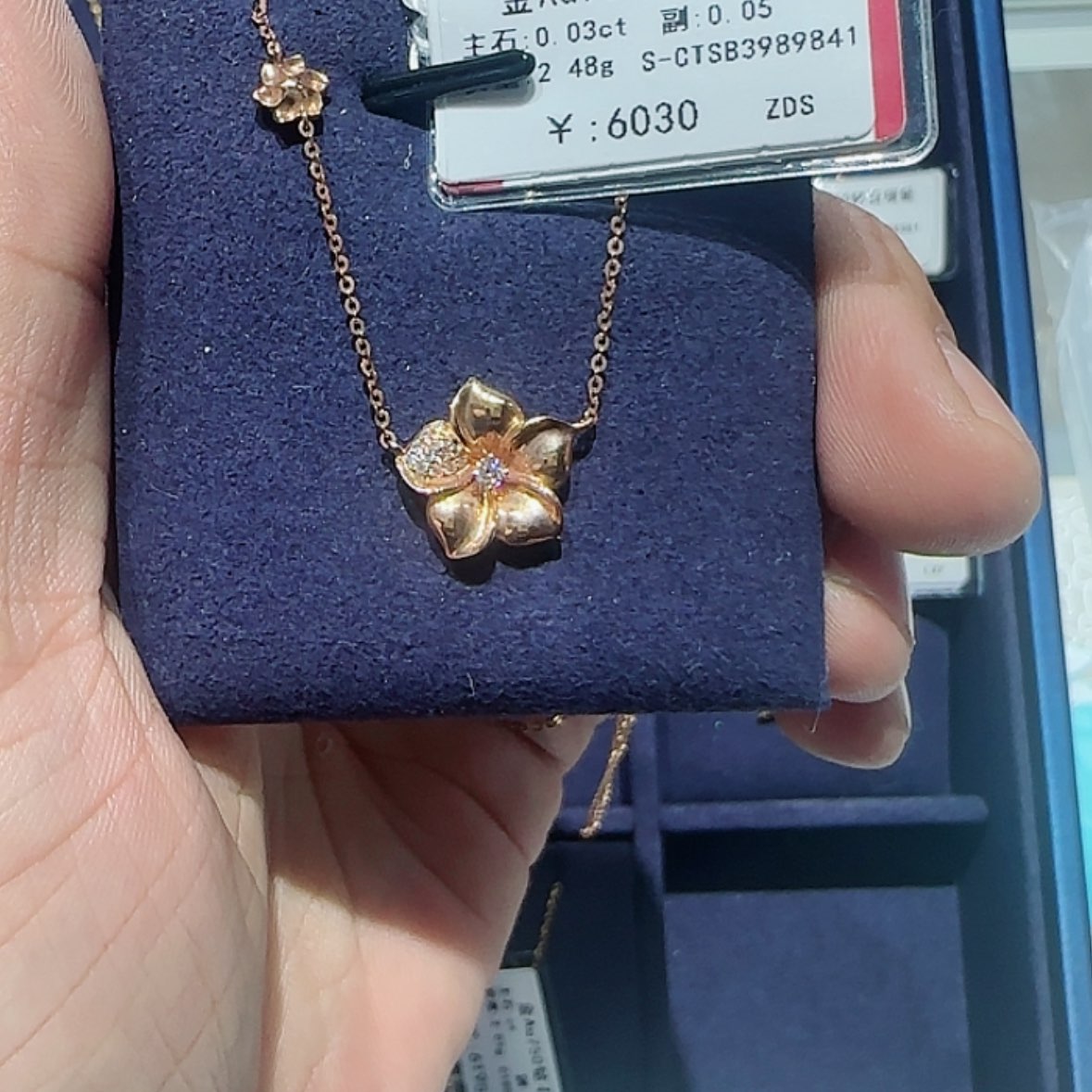 【闪购商品】钻石颈饰18K金镶嵌豆