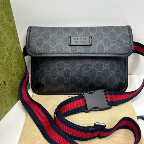 99新 GUCCI/古驰 古驰黑色胸包男士2202