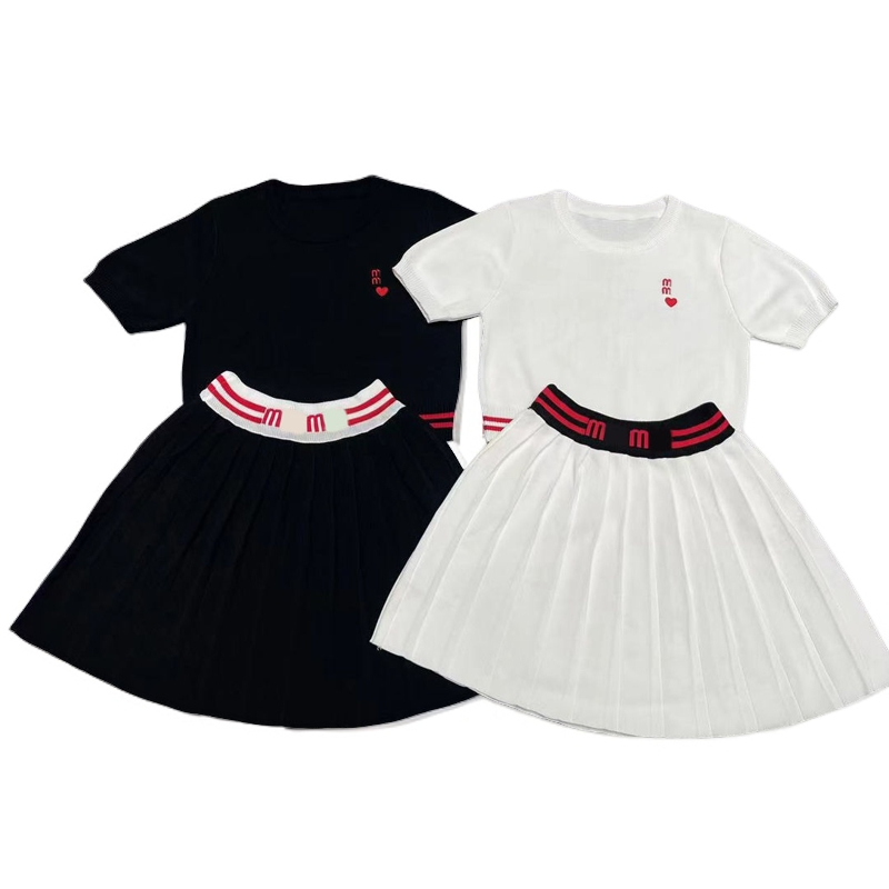 25年夏季撞色字母爱心刺绣圆领套头针织衫+百褶半裙两件套0004