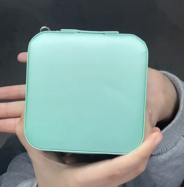 是装翡翠的首饰盒哦