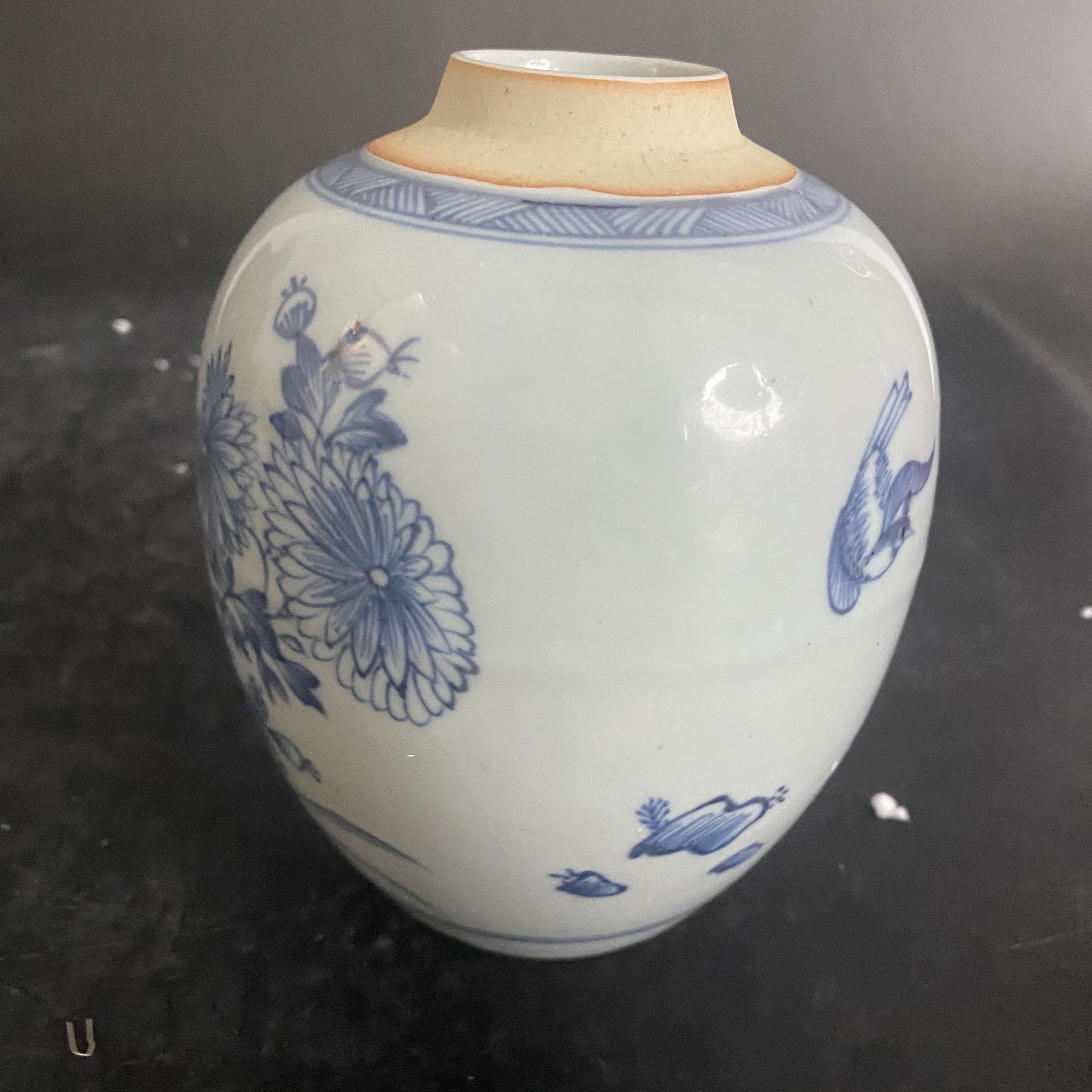 8852 青花花卉罐