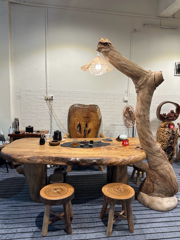 邦祺民宿根雕玩木头