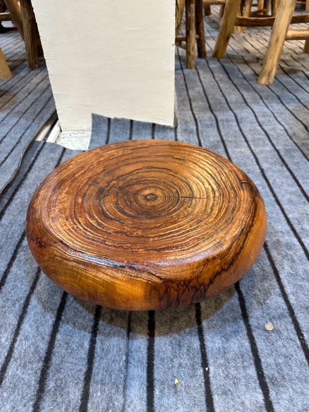 邦祺民宿根雕玩木头