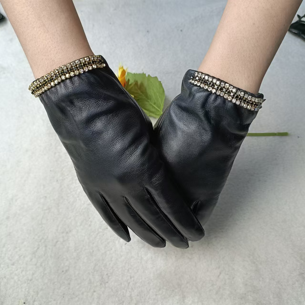 女款真皮时尚袖口水钻手套
