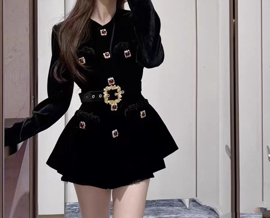 花颜拉加迪丽热巴扣老钱风黑色丝绒收腰显瘦2024秋冬套装