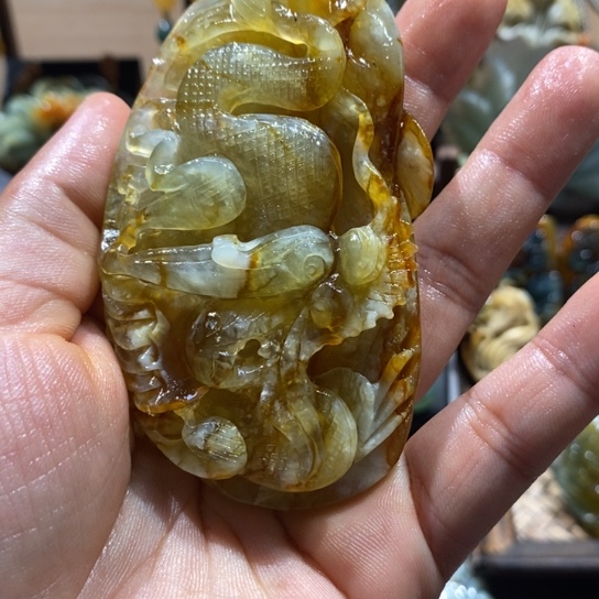 蛇纹石玉颈饰未镶嵌