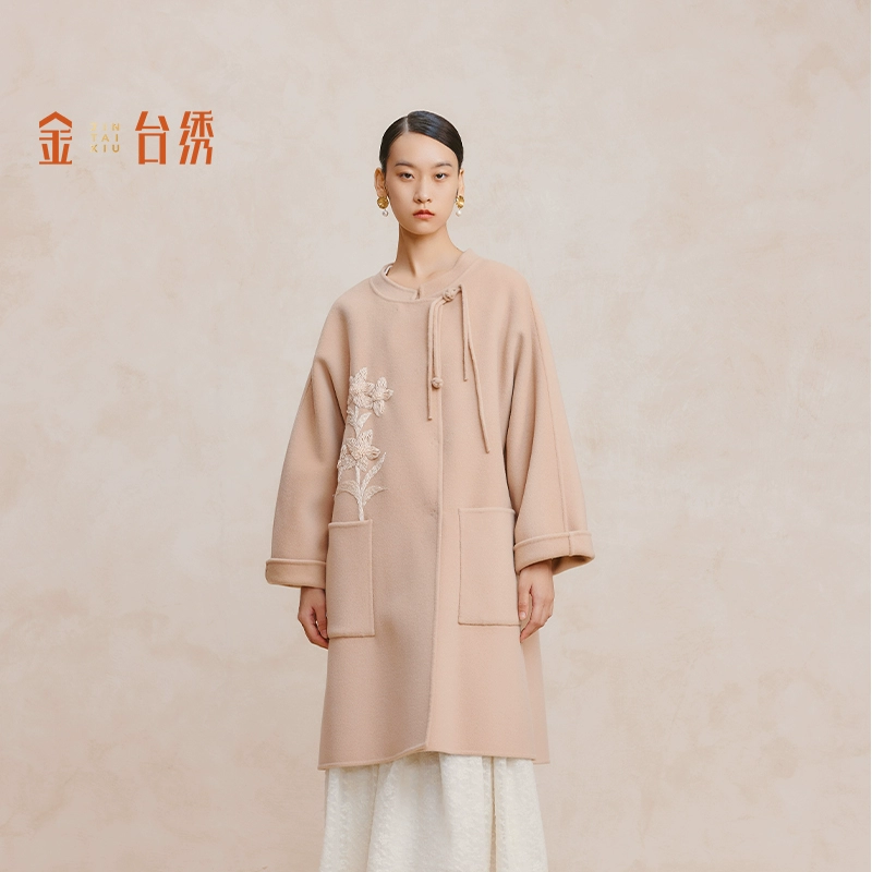 金台绣新中式羊毛呢大衣女外套保暖宽松冬季中长款J35233