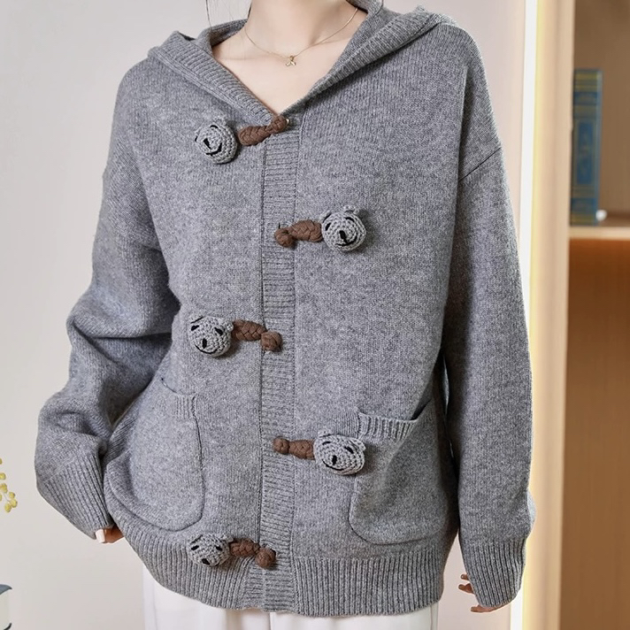 6548针织开衫女秋冬拼色立体小熊慵懒风毛衣外套