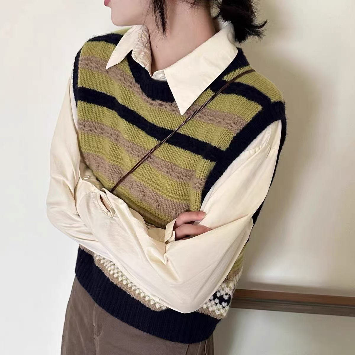 学院风圆领撞色条纹针织马甲叠穿坎肩上衣无袖宽松背心毛衣6281